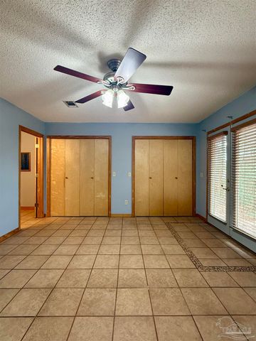 7769 Lakeside Dr, Milton, FL 32571