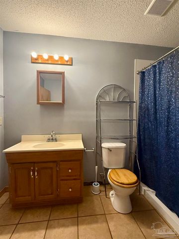 7769 Lakeside Dr, Milton, FL 32571