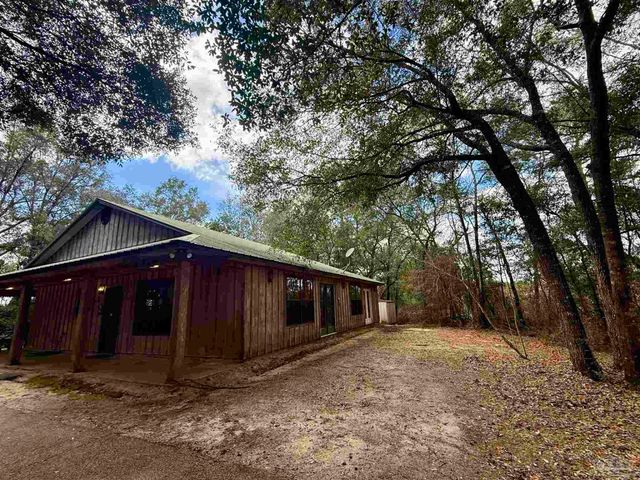 7769 Lakeside Dr, Milton, FL 32571