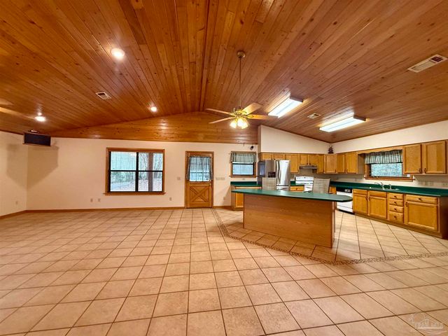 7769 Lakeside Dr, Milton, FL 32571