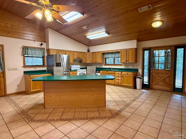 7769 Lakeside Dr, Milton, FL 32571