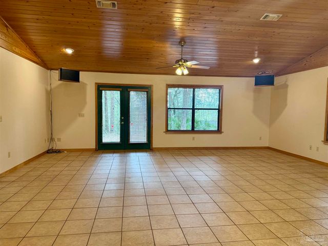 7769 Lakeside Dr, Milton, FL 32571