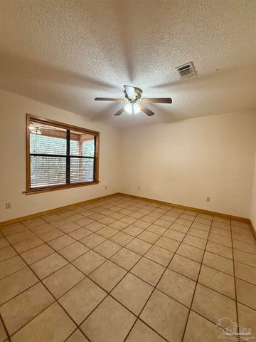 7769 Lakeside Dr, Milton, FL 32571