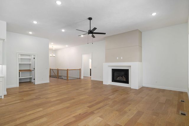 2011 N Silver Charm Avenue, Springfield, MO 65802
