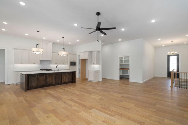 2011 N Silver Charm Avenue, Springfield, MO 65802