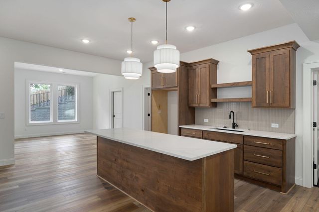 2011 N Silver Charm Avenue, Springfield, MO 65802
