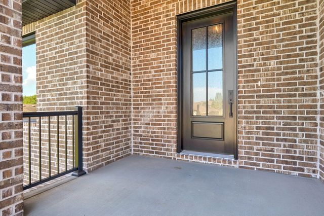 2011 N Silver Charm Avenue, Springfield, MO 65802