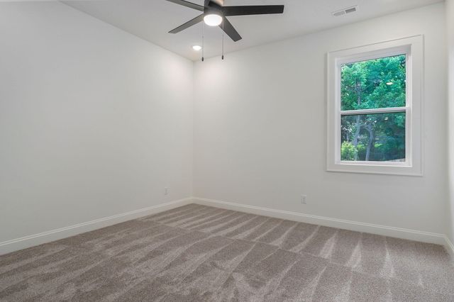 2011 N Silver Charm Avenue, Springfield, MO 65802