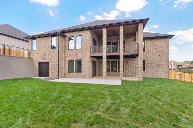 2011 N Silver Charm Avenue, Springfield, MO 65802