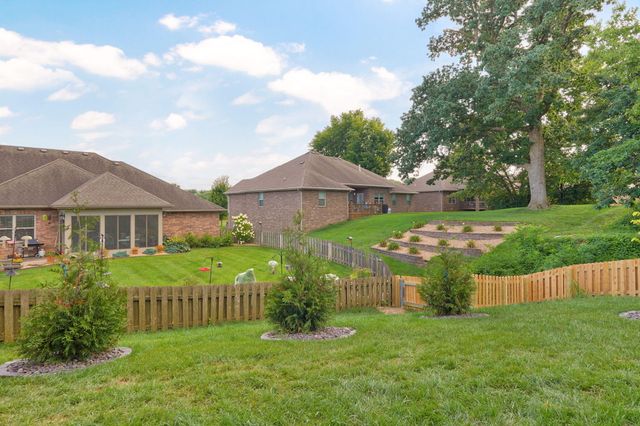 2011 N Silver Charm Avenue, Springfield, MO 65802