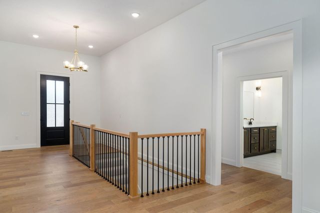 2011 N Silver Charm Avenue, Springfield, MO 65802