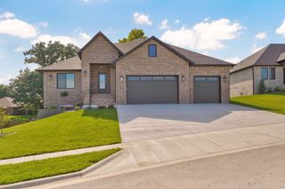 2011 N Silver Charm Avenue, Springfield, MO 65802