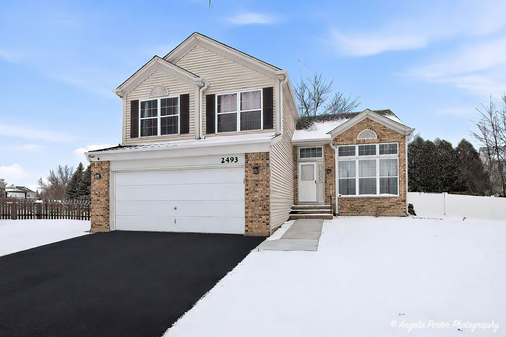 2493 N Orchard Lane, Round Lake Beach, IL 60073