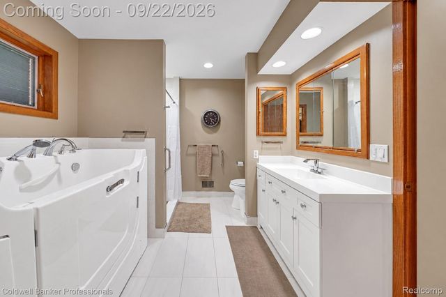 2602 Browning Drive, Orion Charter Township, MI 48360