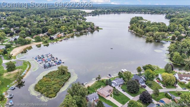 2602 Browning Drive, Orion Charter Township, MI 48360