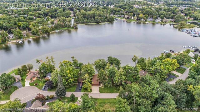 2602 Browning Drive, Orion Charter Township, MI 48360