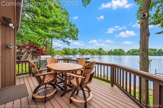 2602 Browning Drive, Orion Charter Township, MI 48360