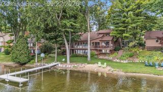2602 Browning Drive, Orion Charter Township, MI 48360