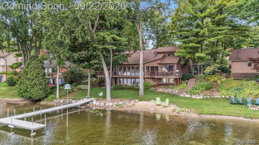 2602 Browning Drive, Orion Charter Township, MI 48360