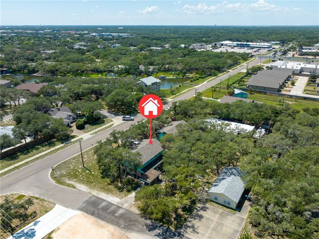 501 Traylor Blvd, Rockport, TX 78382