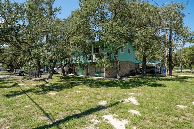 501 Traylor Blvd, Rockport, TX 78382