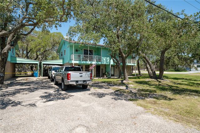 501 Traylor Blvd, Rockport, TX 78382