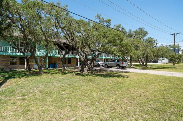 501 Traylor Blvd, Rockport, TX 78382