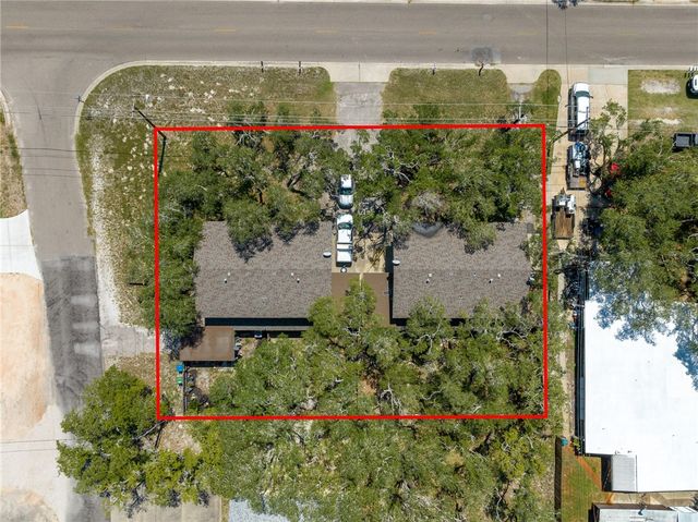 501 Traylor Blvd, Rockport, TX 78382