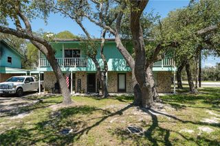 501 Traylor Blvd, Rockport, TX 78382