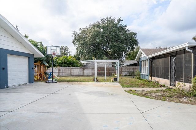 2107 6TH STREET W, Palmetto, FL 34221