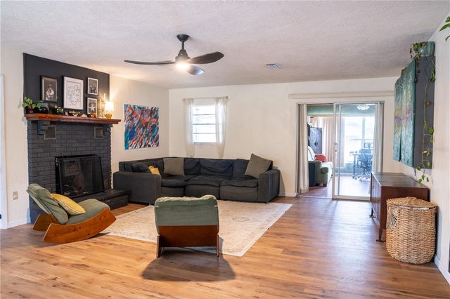 2107 6TH STREET W, Palmetto, FL 34221