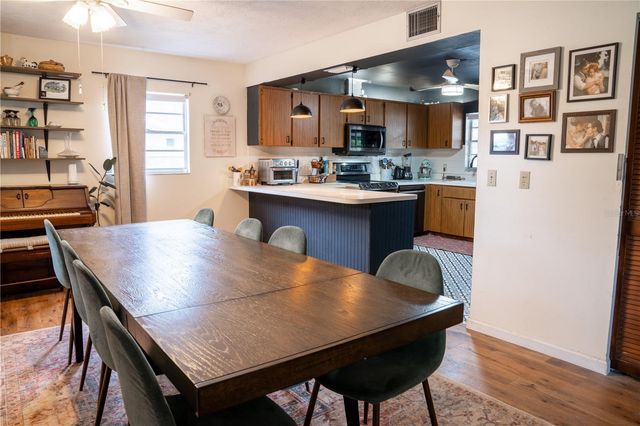 2107 6TH STREET W, Palmetto, FL 34221