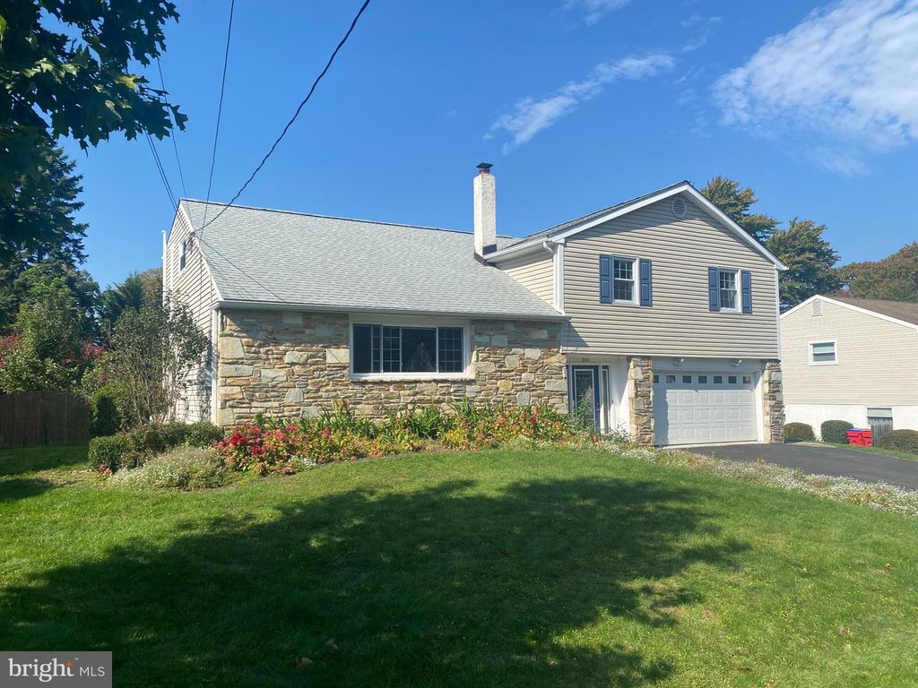 310 TALLY HO DR, WARMINSTER, PA 18974 — photo 3