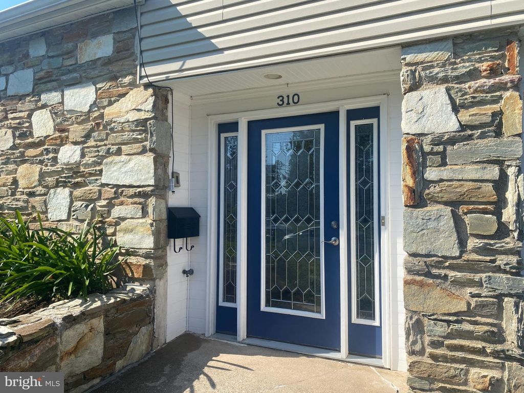 310 TALLY HO DR, WARMINSTER, PA 18974 — photo 4