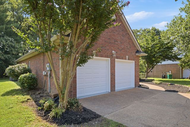 2646 Churchill Dr, Thompsons Station, TN 37179