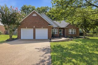 2646 Churchill Dr, Thompsons Station, TN 37179