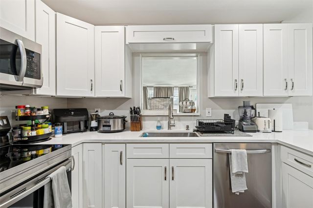 2302 S ARRAWANA AVENUE, Tampa, FL 33629