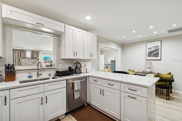 2302 S ARRAWANA AVENUE, Tampa, FL 33629