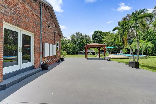 10951 SW 58th Court, Davie, FL 33328