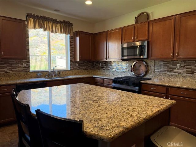 34322 Blossoms Dr, Lake Elsinore, CA 92532