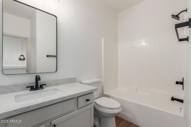 1718 W COLTER Street 111, Phoenix, AZ 85015