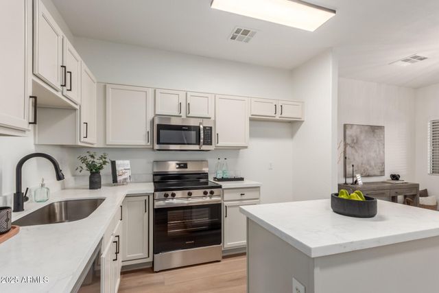 1718 W COLTER Street 111, Phoenix, AZ 85015