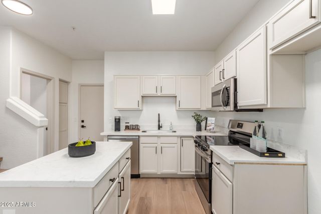 1718 W COLTER Street 111, Phoenix, AZ 85015