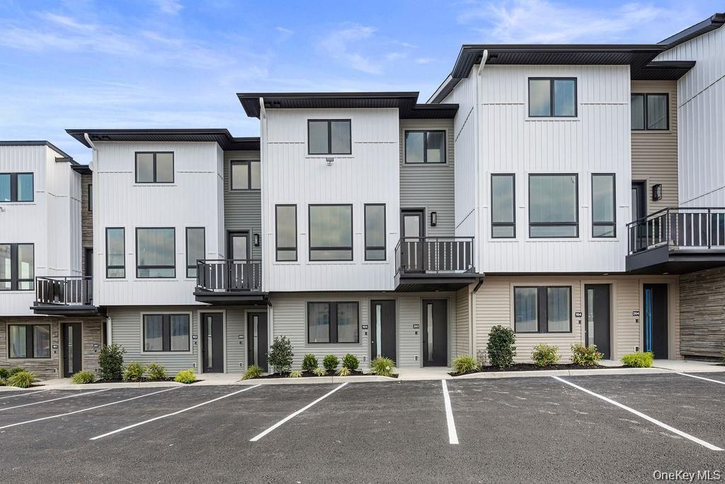 17 Union Road 109, Spring Valley, NY 10977