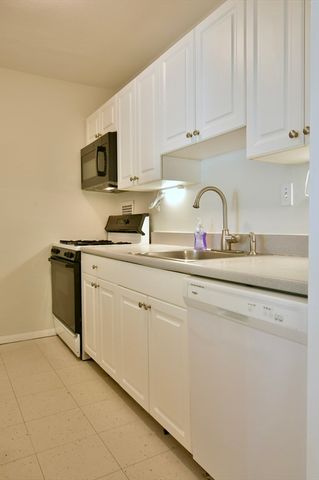 8 Whittier Pl 15F, Boston, MA 02114