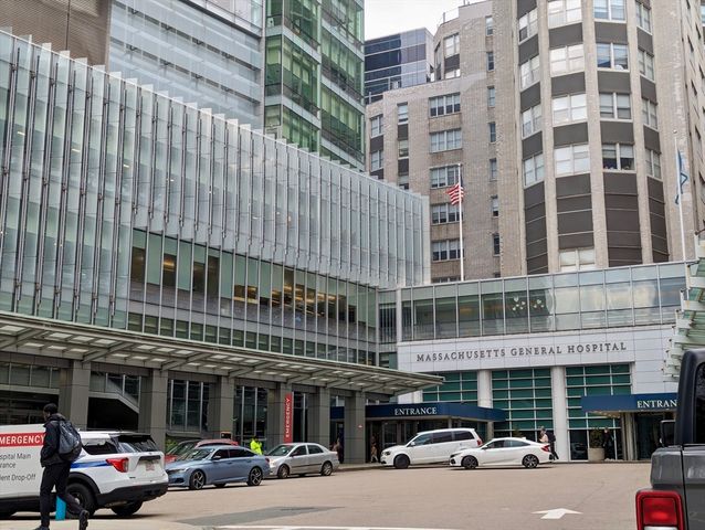 8 Whittier Pl 15F, Boston, MA 02114