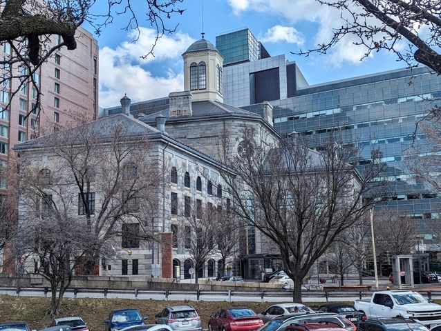 8 Whittier Pl 15F, Boston, MA 02114