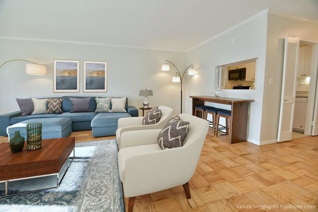 8 Whittier Pl 15F, Boston, MA 02114