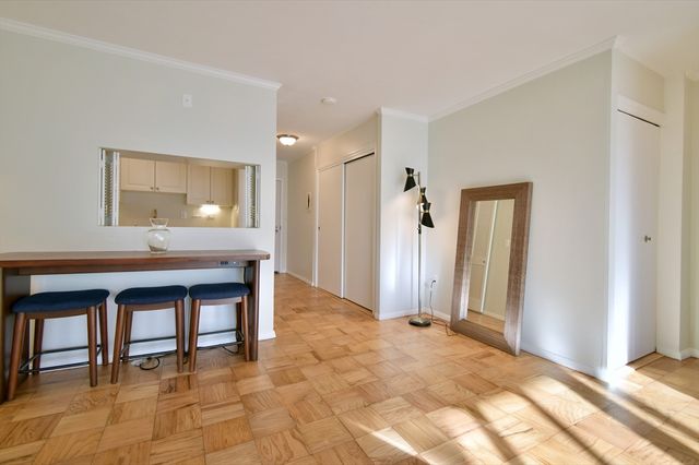 8 Whittier Pl 15F, Boston, MA 02114