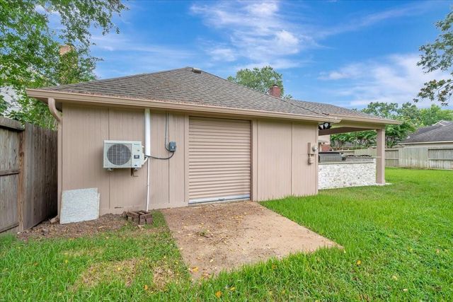 15110 Greenleaf Lane, Houston, TX 77062